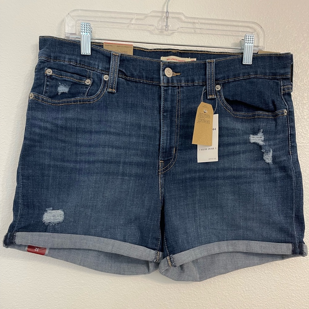 NWT Levi’s Jean Shorts Size 32
